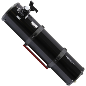 Близък план на 2-инчов Crayford фокусер на рефлекторен телескоп Omegon ProNewton 203/1000